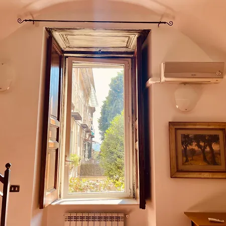 Barrio's Window Apartment